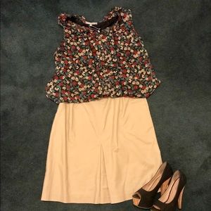 Khaki skirt with side zip and front & back pleat